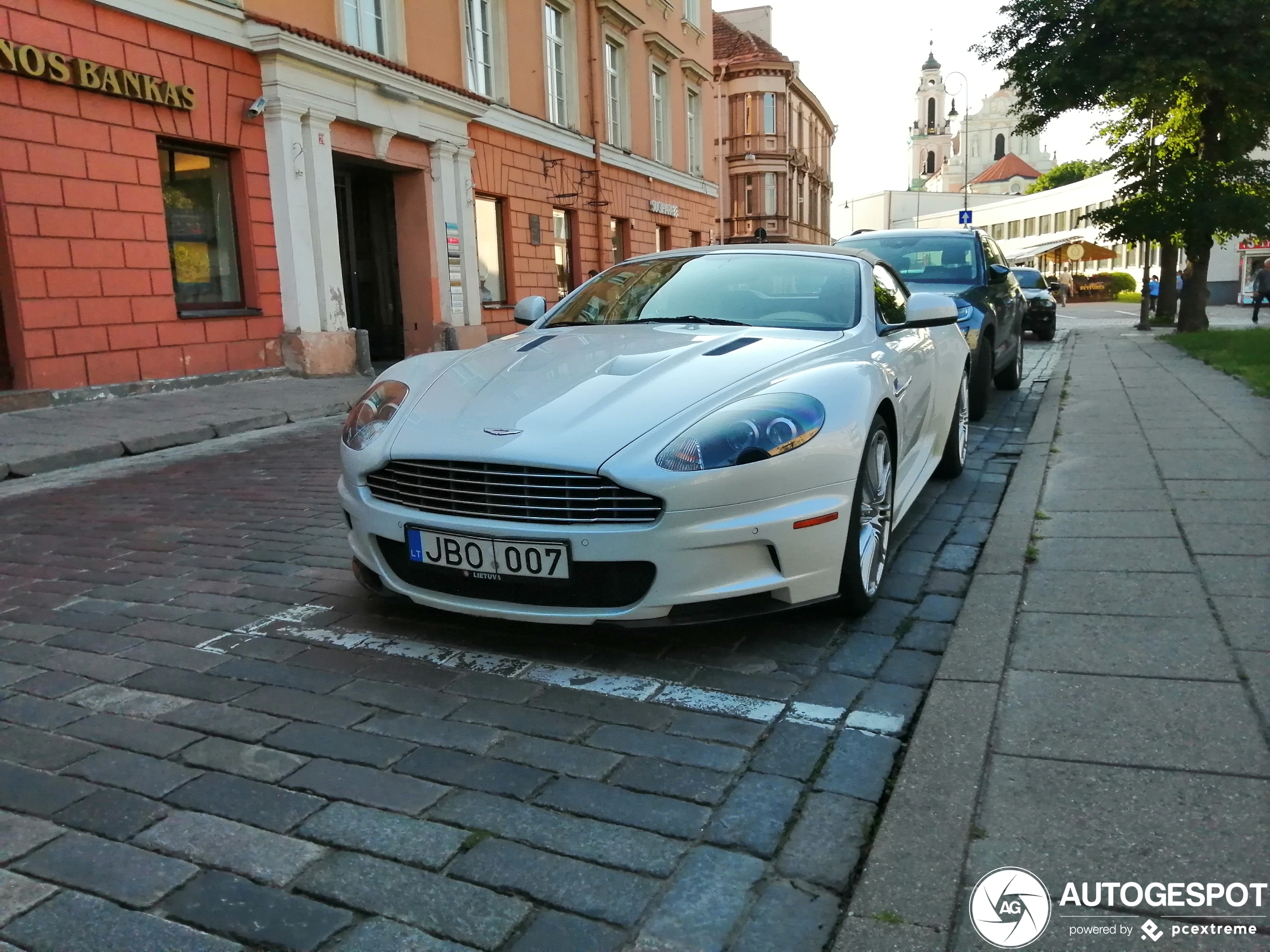 Aston Martin DBS Volante