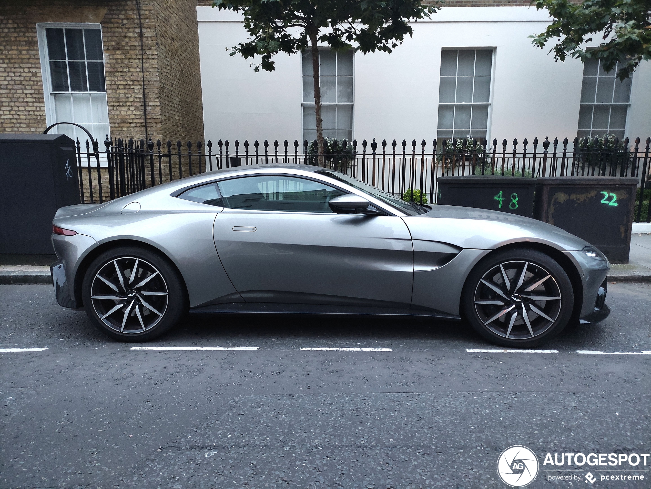 Aston Martin V8 Vantage 2018