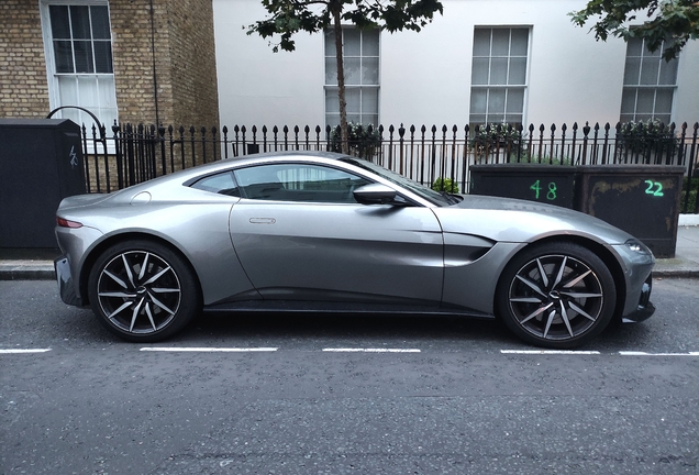 Aston Martin V8 Vantage 2018