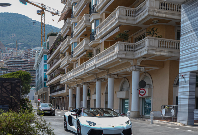 Lamborghini Aventador LP700-4 Roadster Pirelli Edition