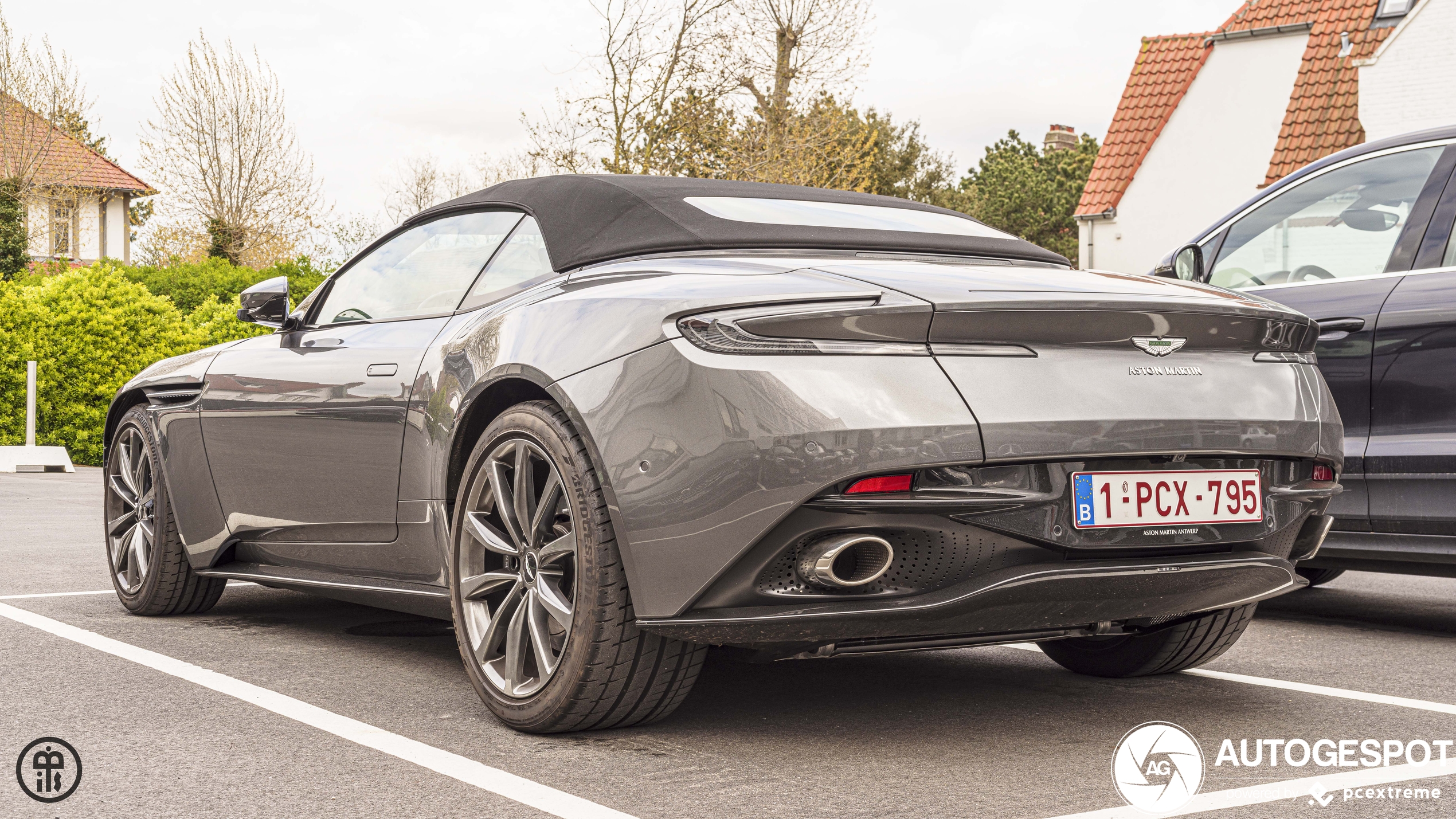 Aston Martin DB11 V8 Volante