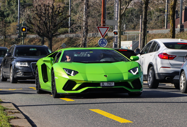 Lamborghini Aventador S LP740-4