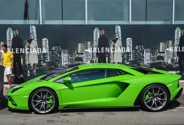 Lamborghini Aventador S LP740-4