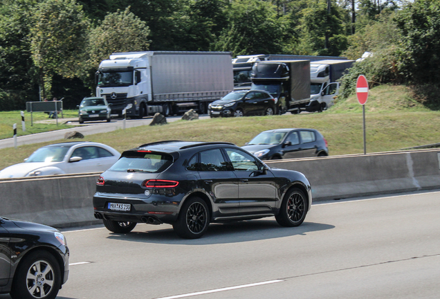 Porsche 95B Macan GTS