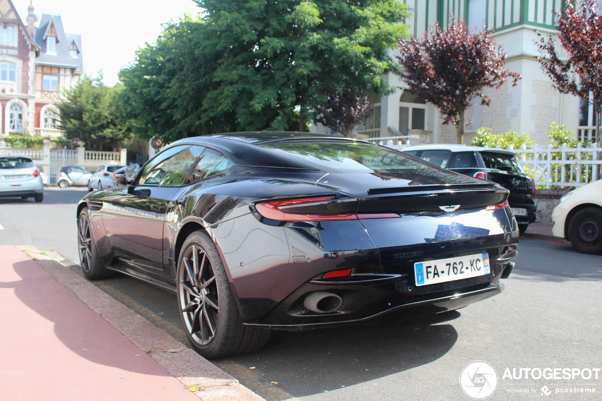 Aston Martin DB11