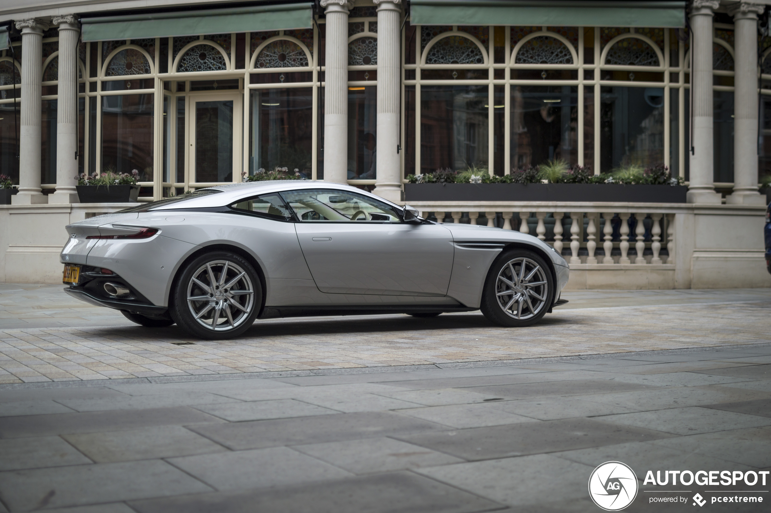 Aston Martin DB11