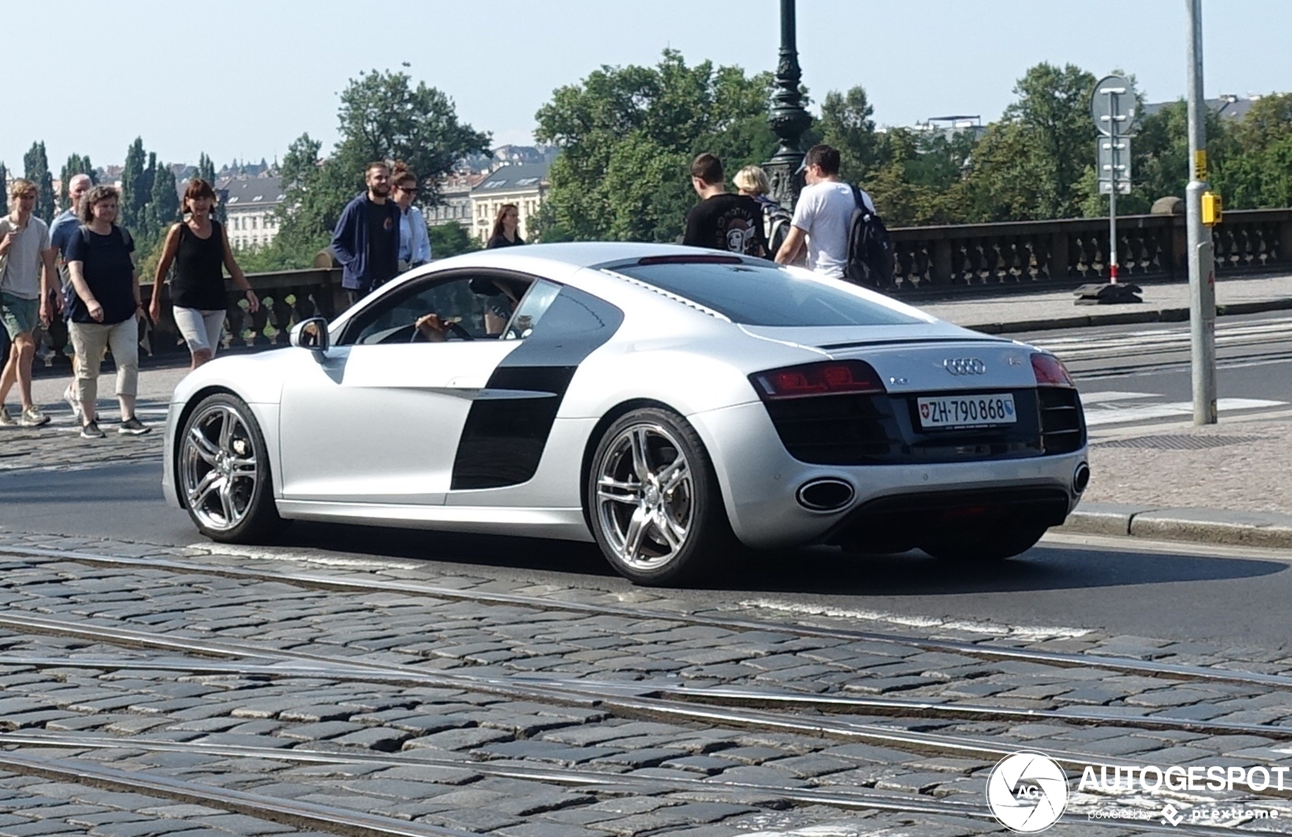 Audi R8 V10