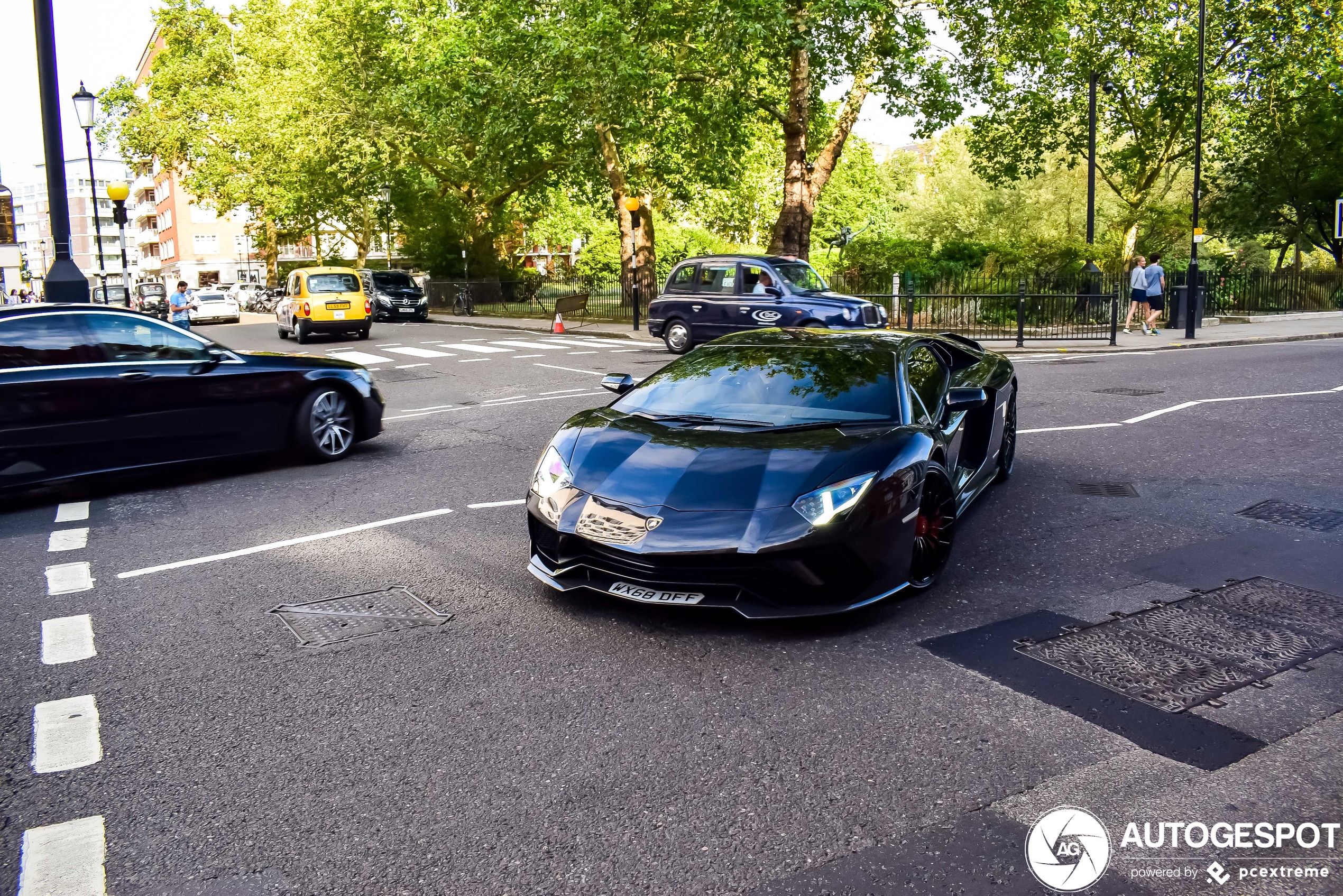 Lamborghini Aventador S LP740-4