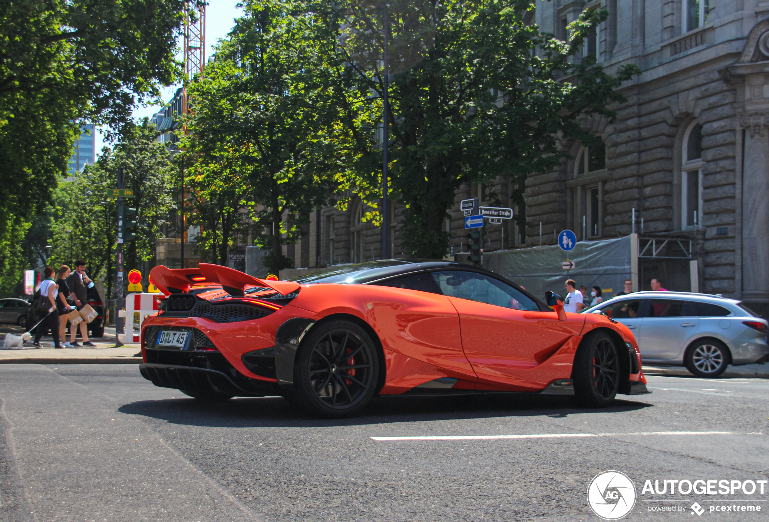 McLaren 765LT