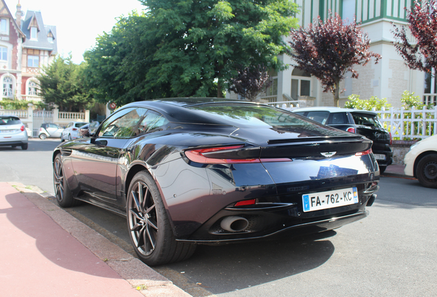 Aston Martin DB11