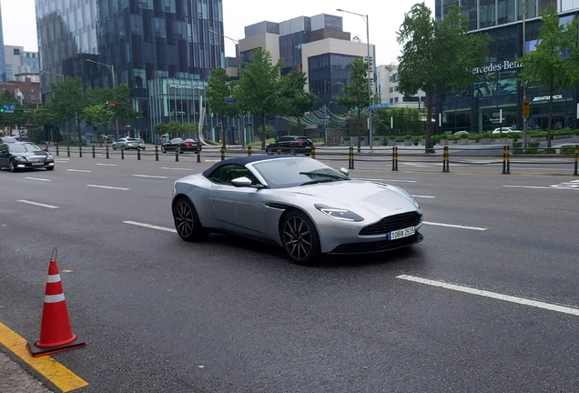 Aston Martin DB11 V8 Volante