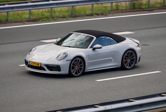 Porsche 992 Carrera 4S Cabriolet