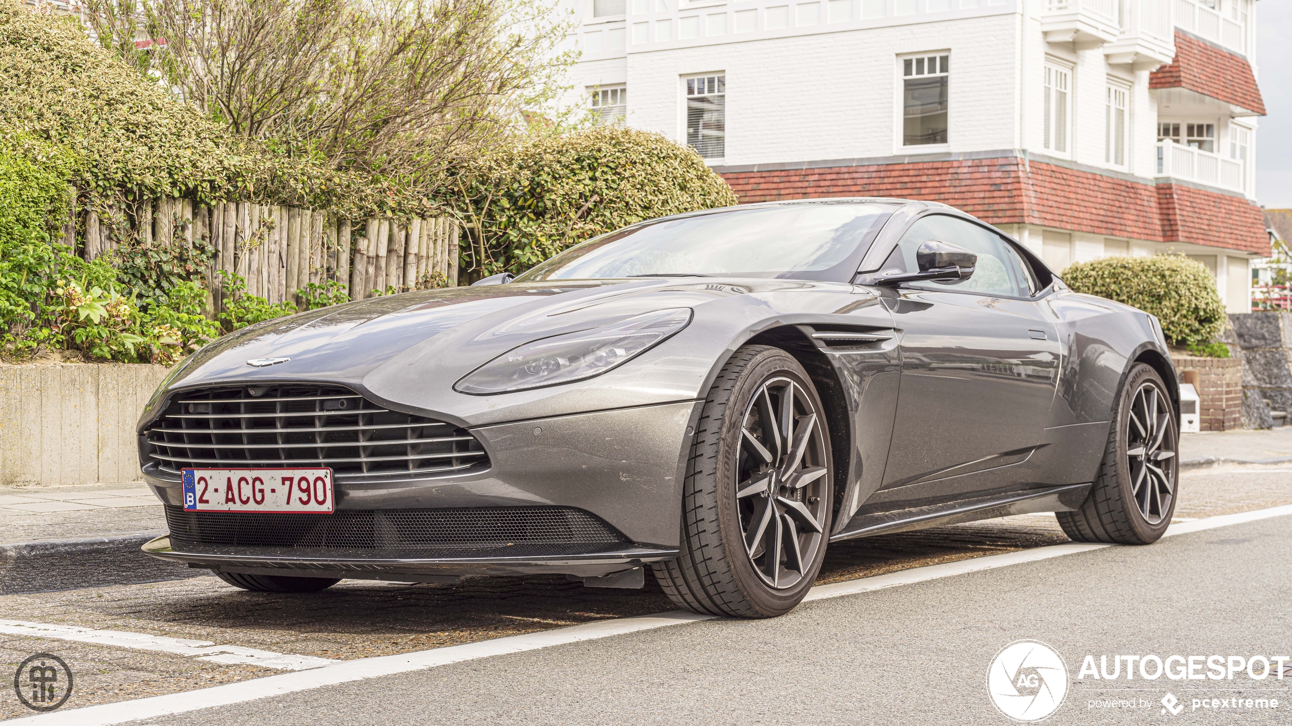 Aston Martin DB11 V8