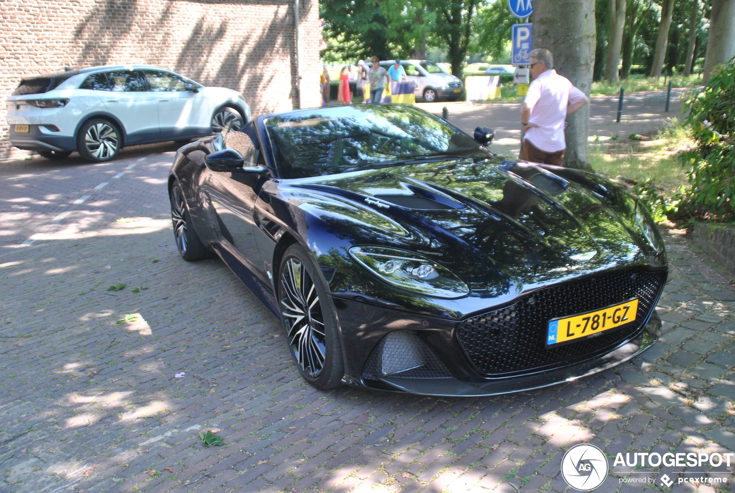 Aston Martin DBS Superleggera Volante