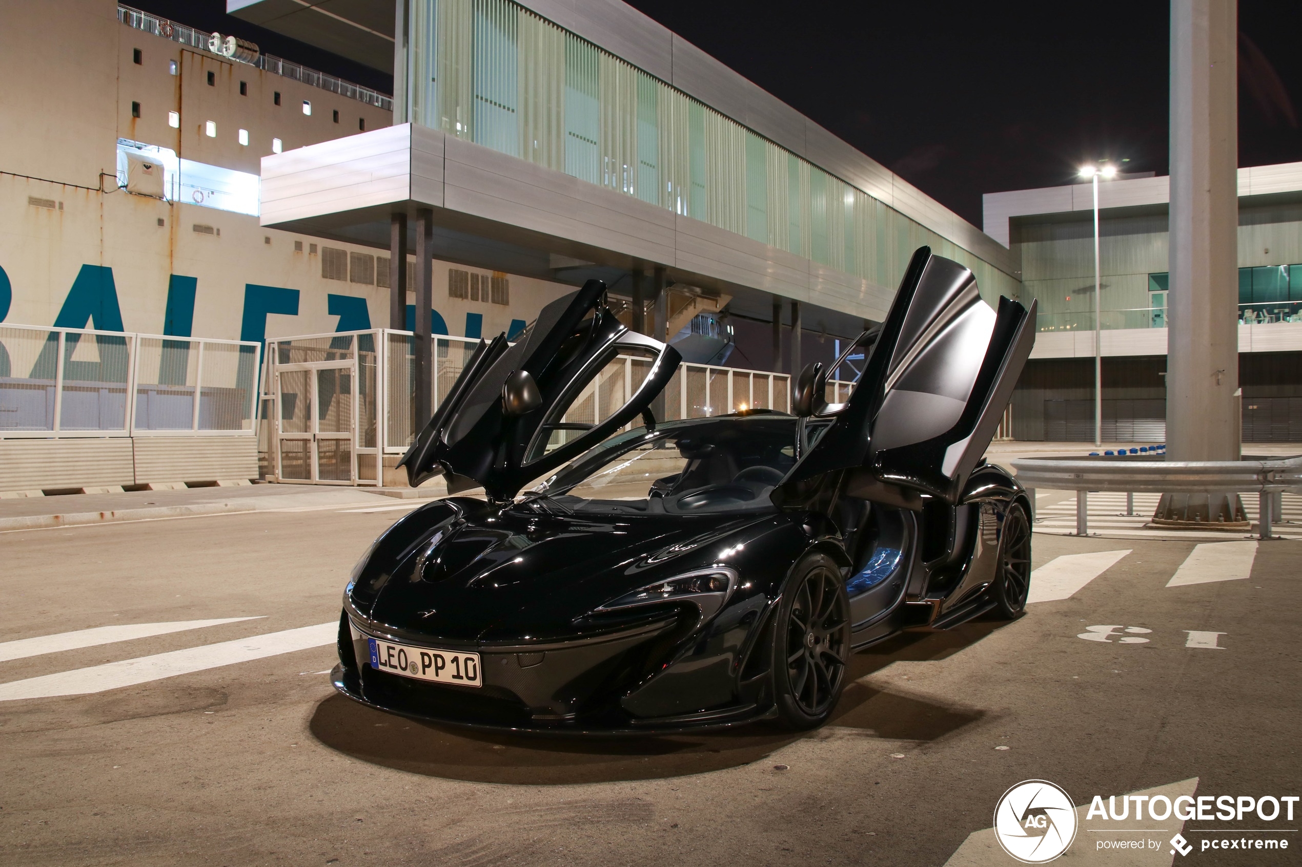 McLaren P1 in haven van Barcelona gespot