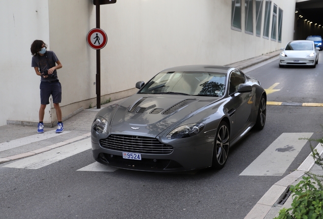 Aston Martin V12 Vantage