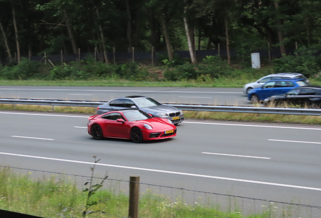 Porsche 992 Carrera 4S