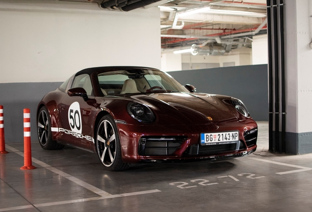 Porsche 992 Targa 4S Heritage Design Edition