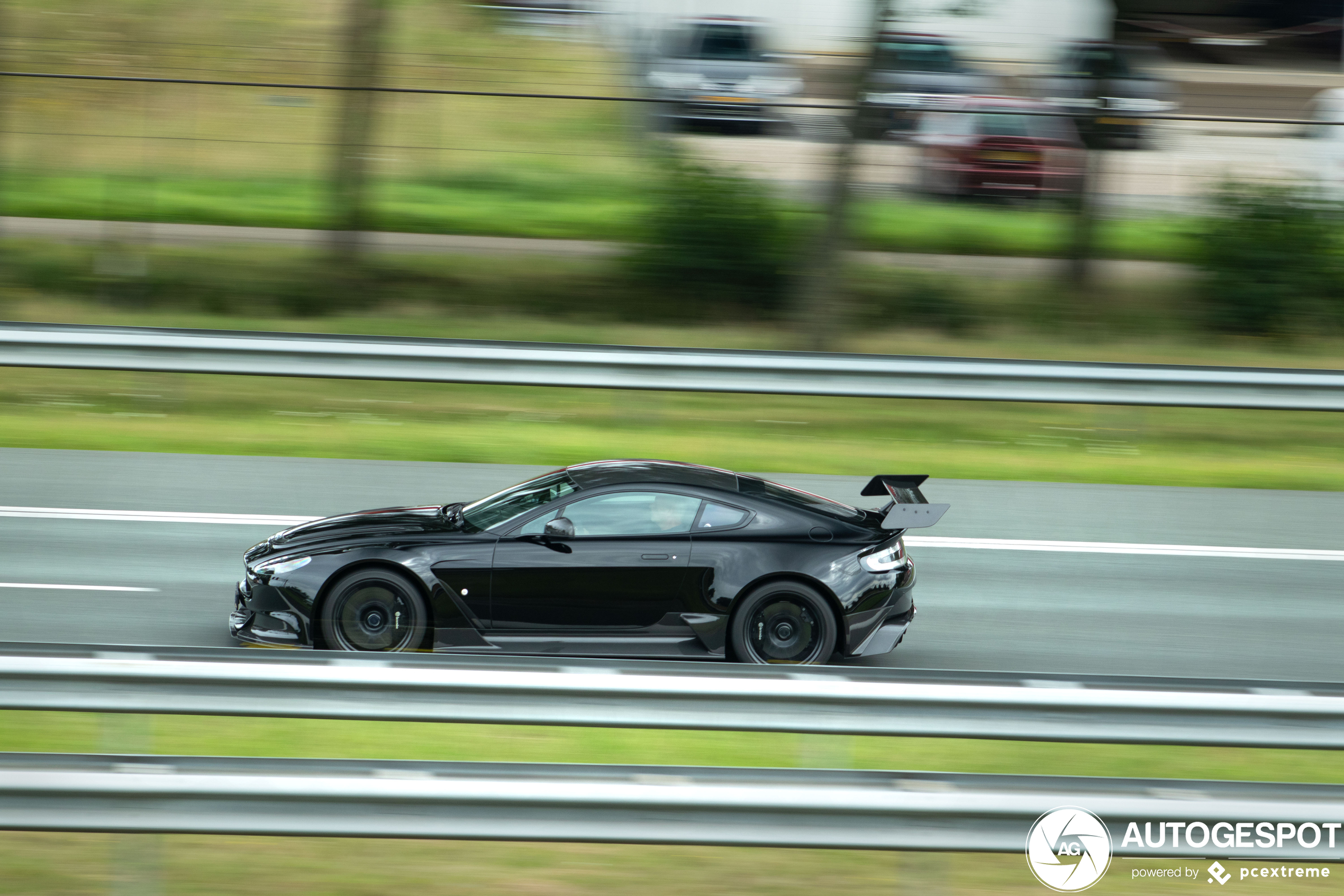 Aston Martin Vantage GT12