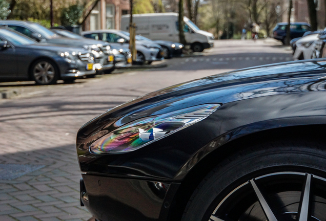 Aston Martin DB11