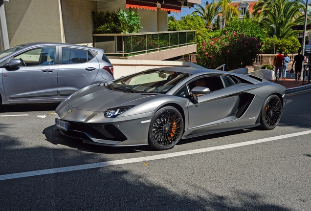 Lamborghini Aventador S LP740-4