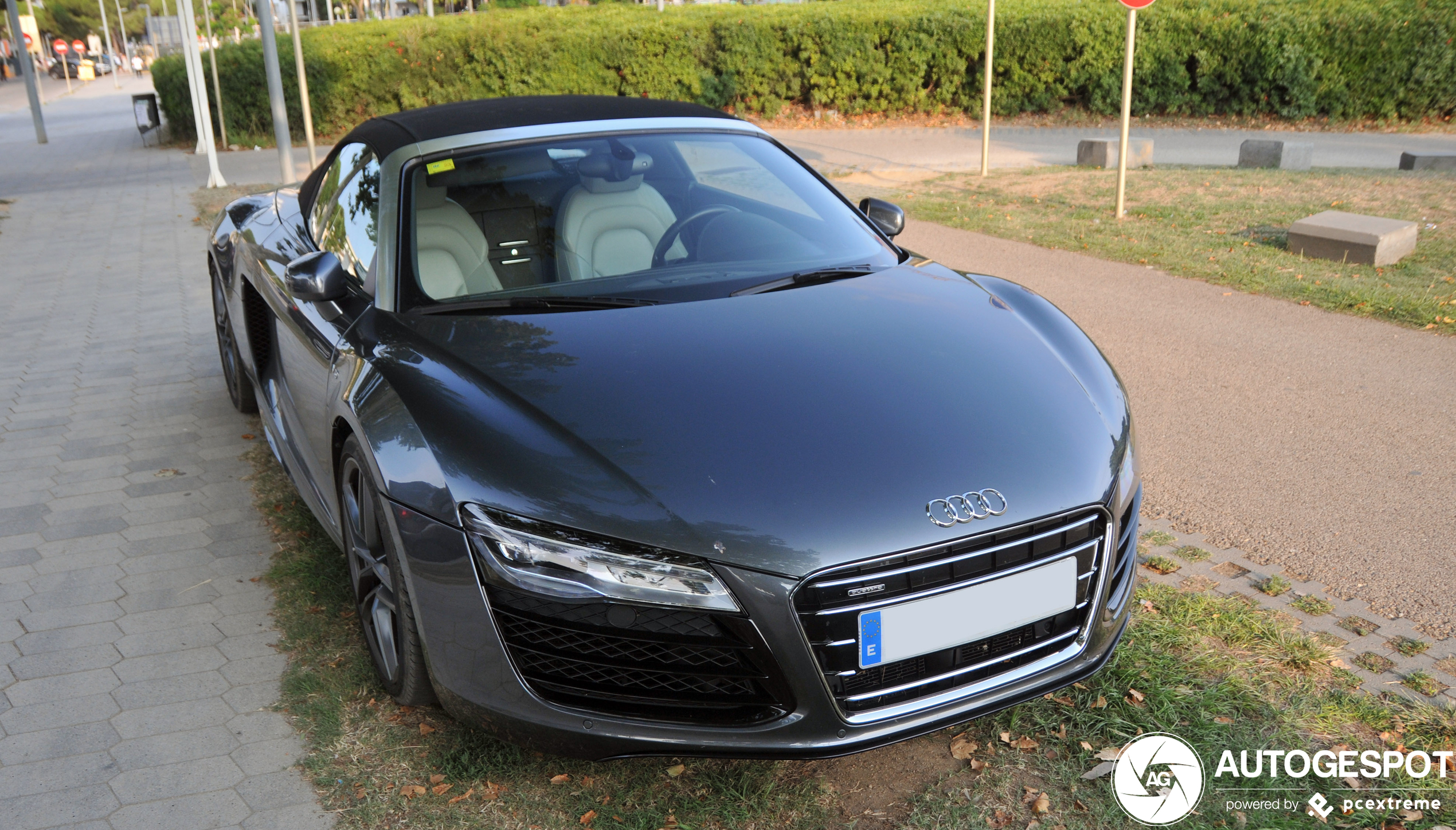 Audi R8 V10 Spyder 2013