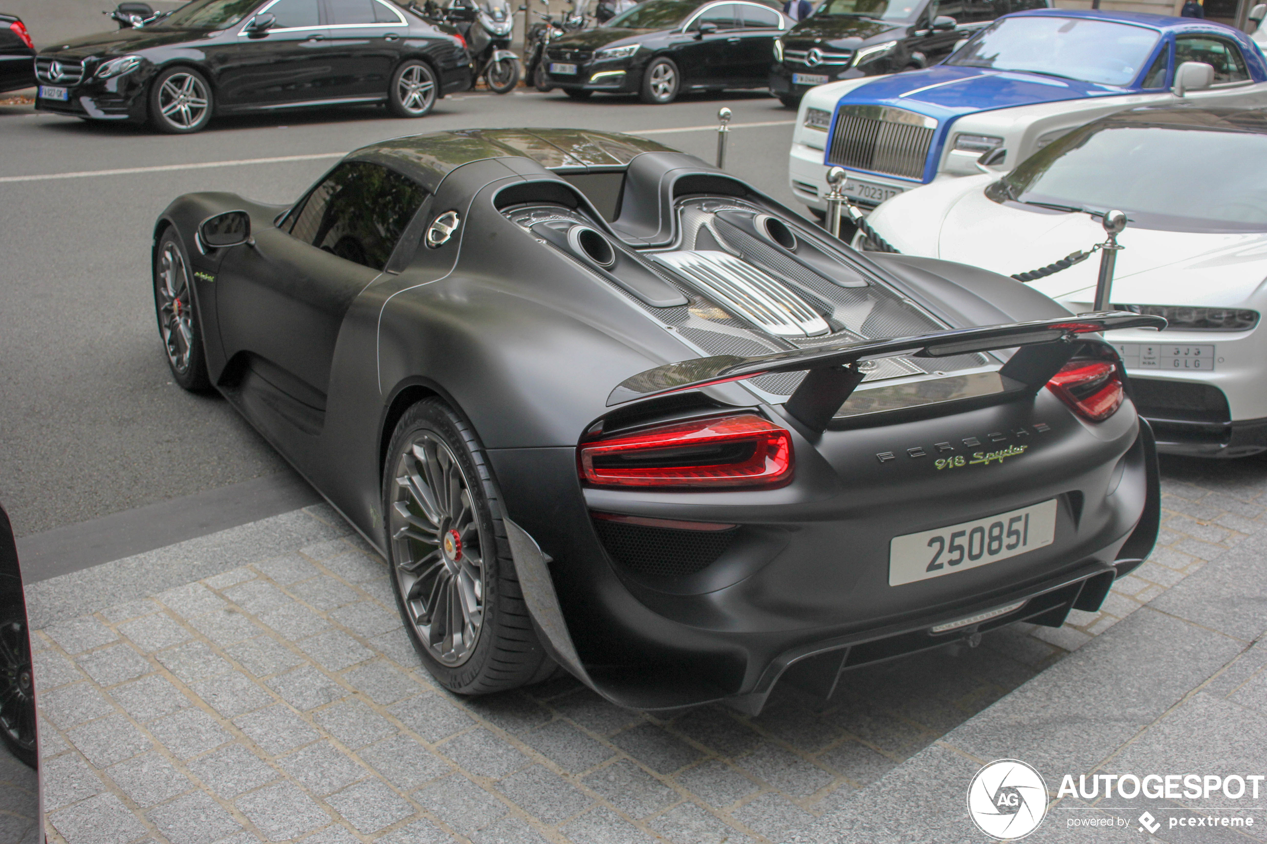 Porsche 918 Spyder Weissach Package