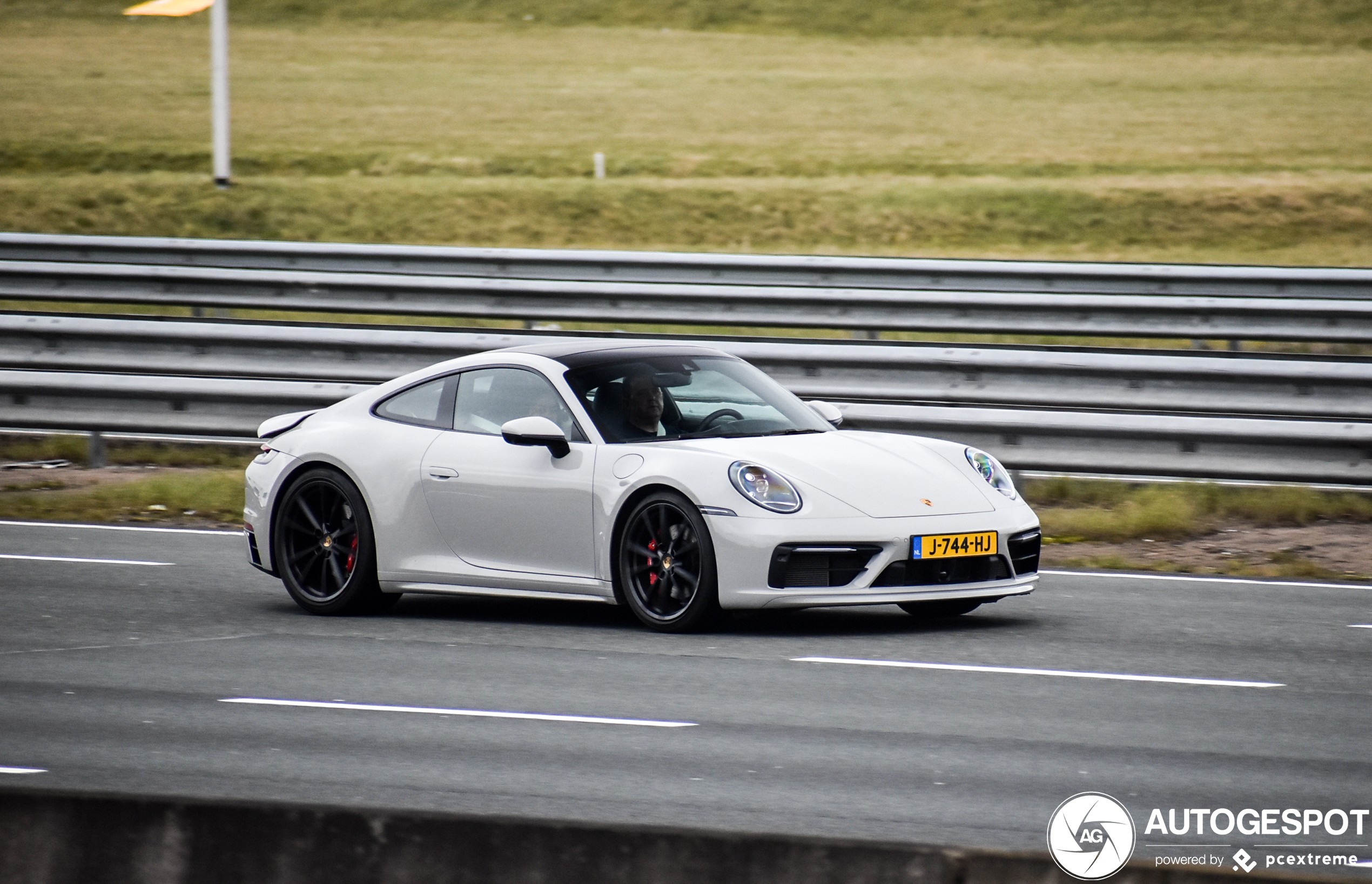 Porsche 992 Carrera 4S