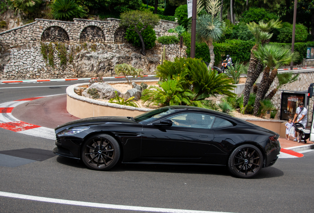 Aston Martin DB11 AMR