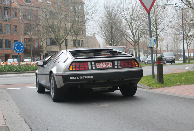 DeLorean DMC-12