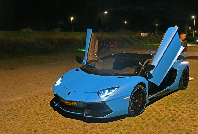 Lamborghini Aventador LP700-4 Roadster