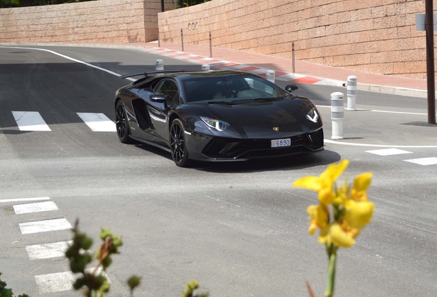 Lamborghini Aventador S LP740-4