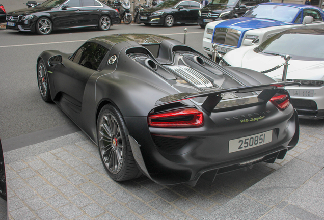 Porsche 918 Spyder Weissach Package