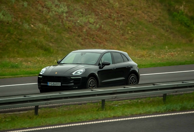 Porsche 95B Macan GTS