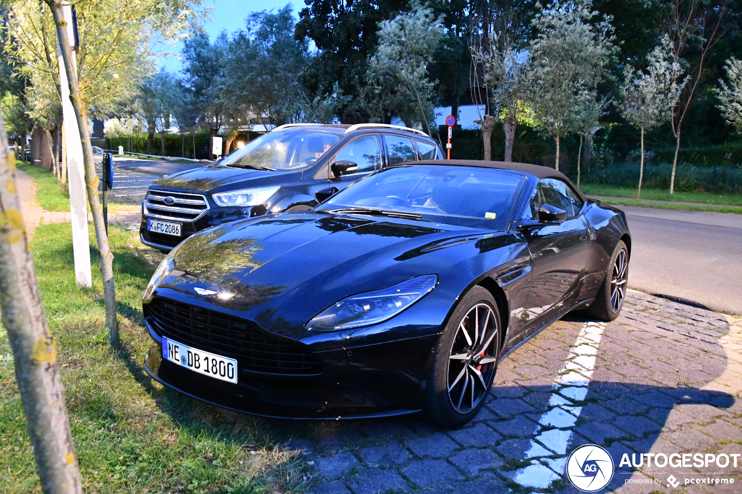 Aston Martin DB11 V8 Volante