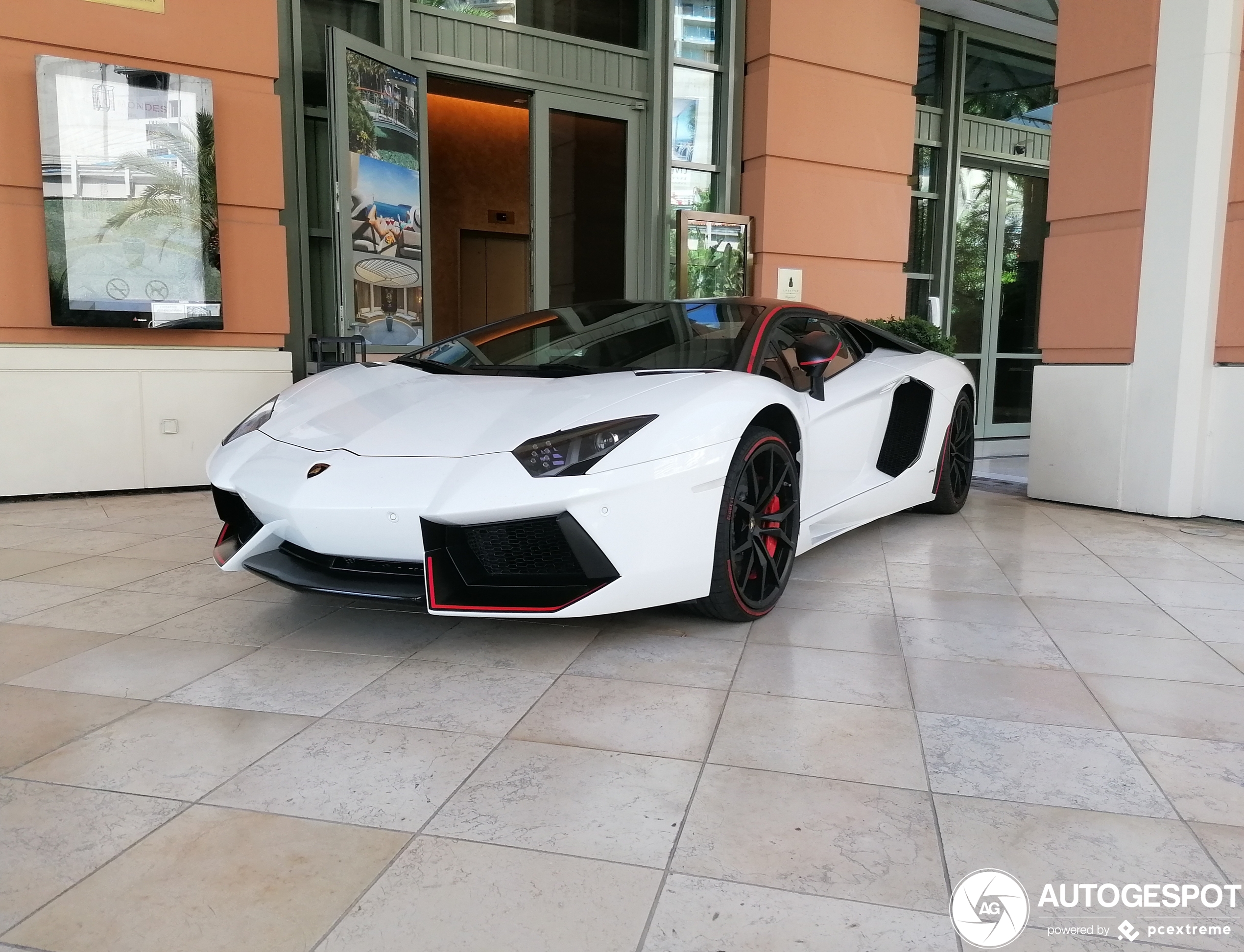 Lamborghini Aventador LP700-4 Roadster Pirelli Edition