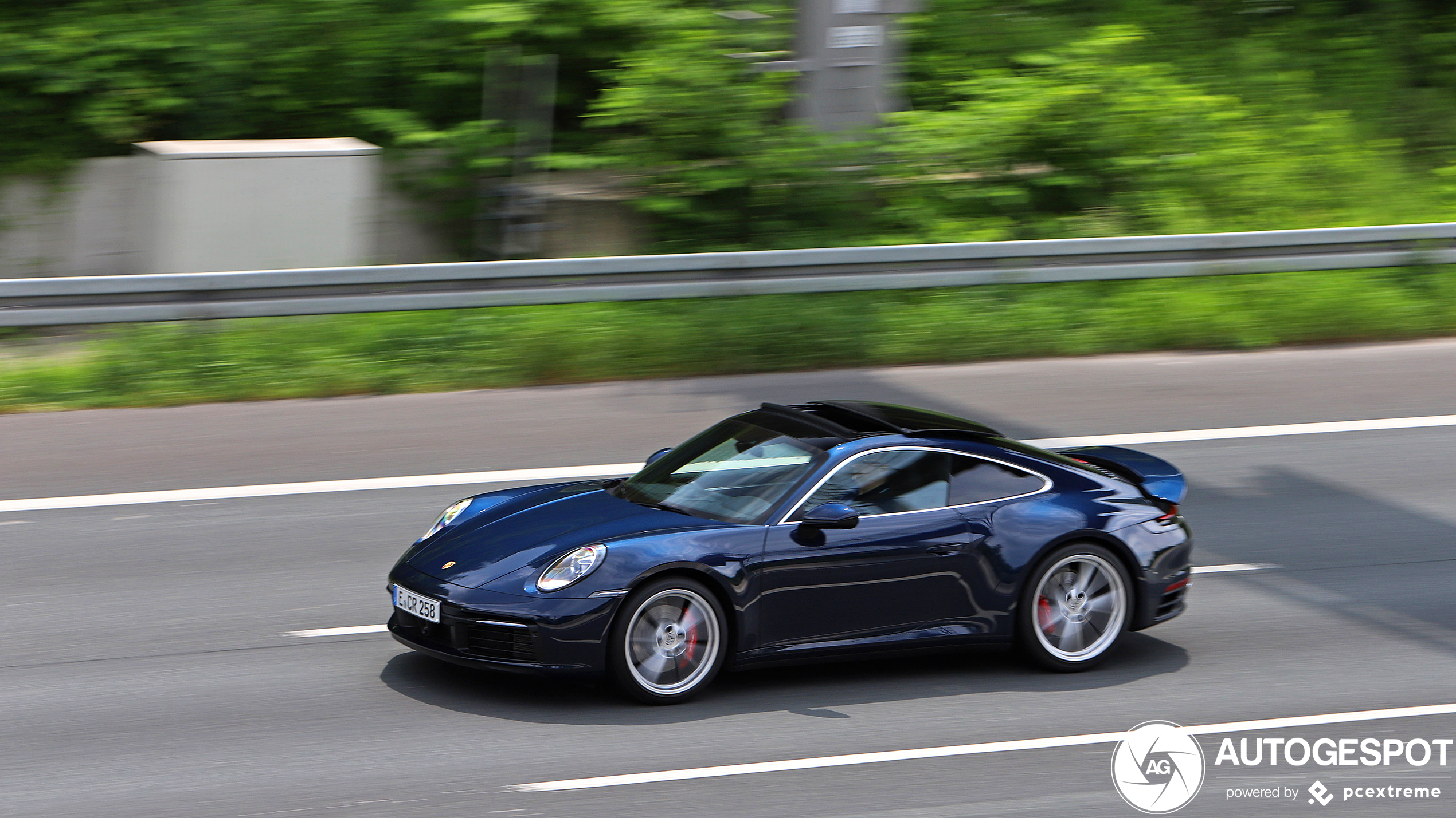 Porsche 992 Carrera 4S