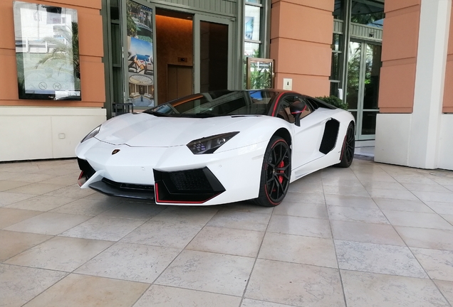 Lamborghini Aventador LP700-4 Roadster Pirelli Edition