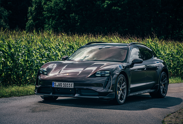 Porsche Taycan Turbo S Cross Turismo