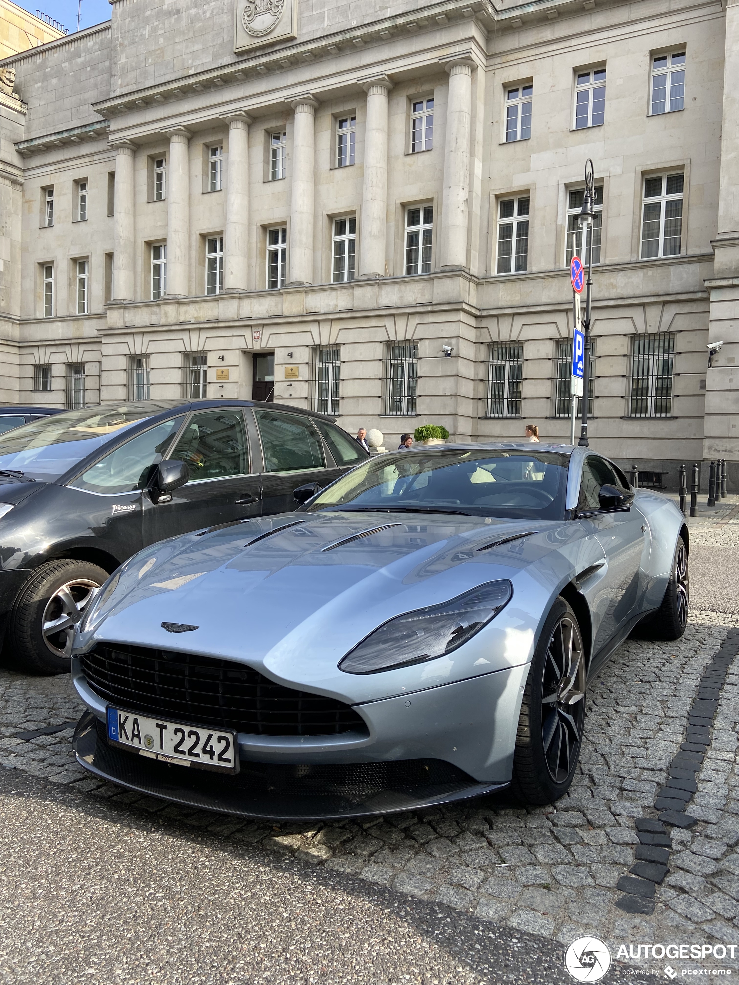 Aston Martin DB11 AMR