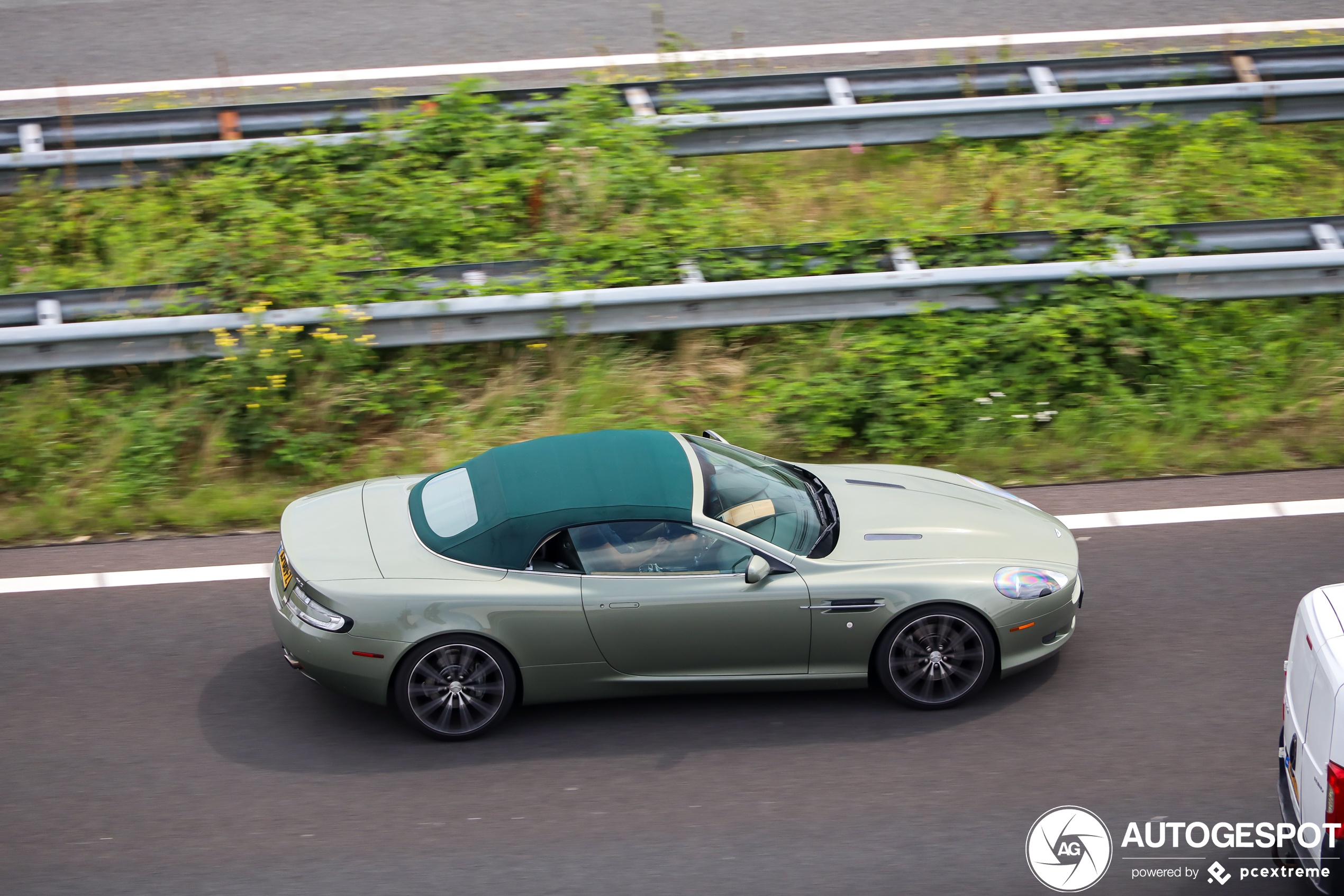 Aston Martin DB9 Volante