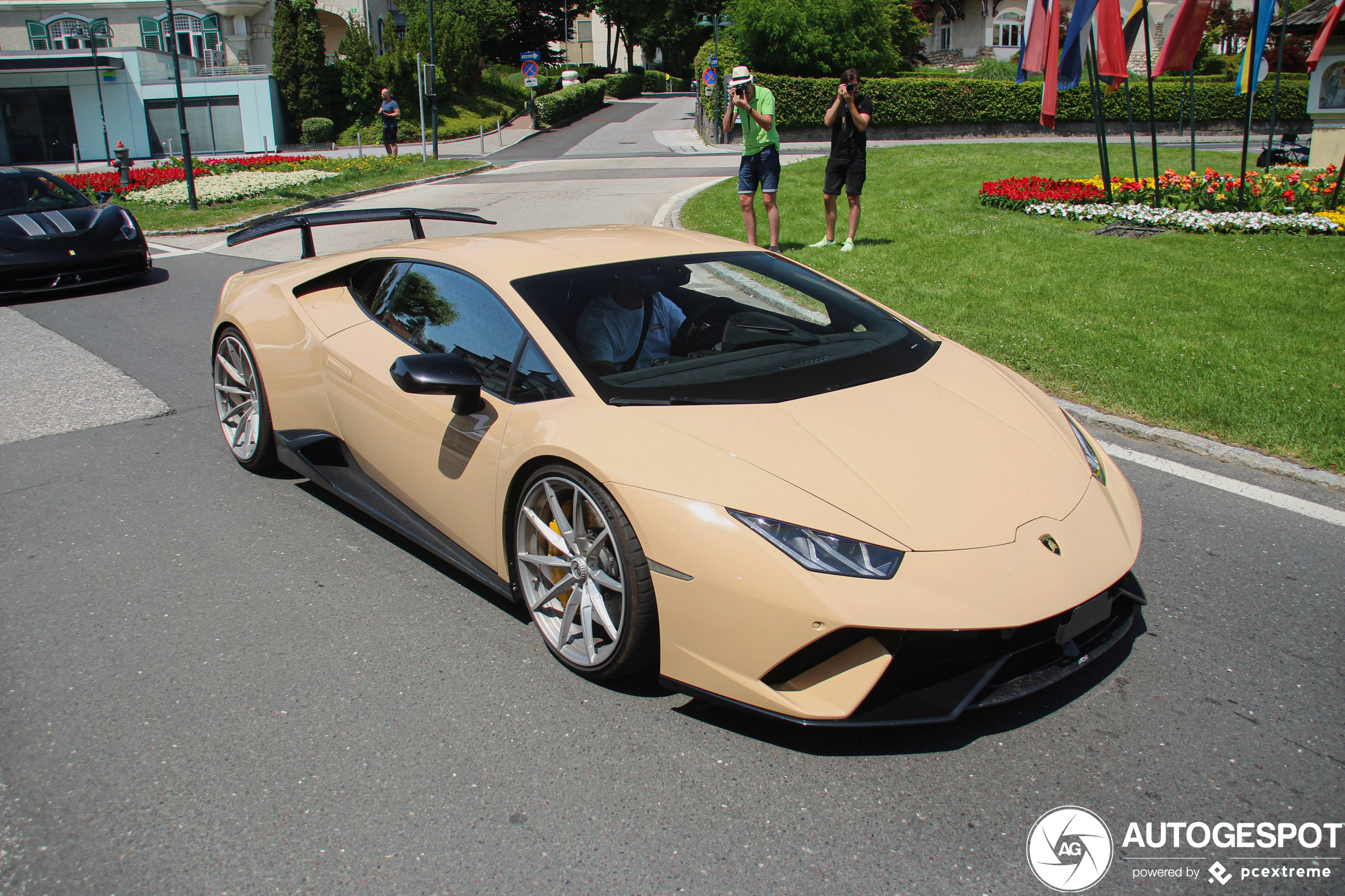 Lamborghini Huracán LP640-4 Performante rijdt er wel heel lekker bij