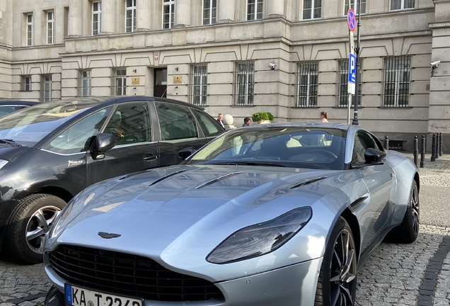 Aston Martin DB11 AMR