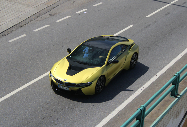 BMW i8 Protonic Frozen Yellow Edition