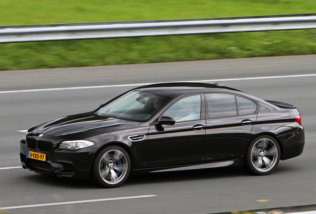 BMW M5 F10 2011