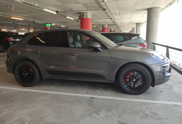 Porsche 95B Macan GTS