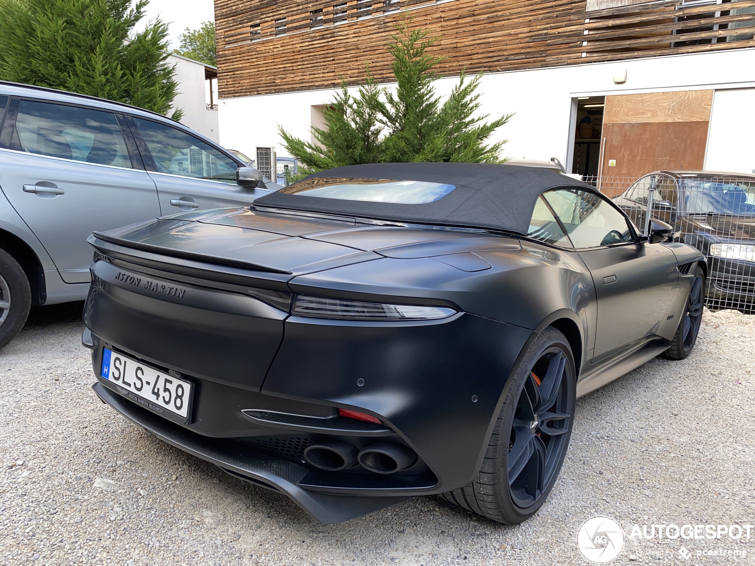 Aston Martin DBS Superleggera Volante