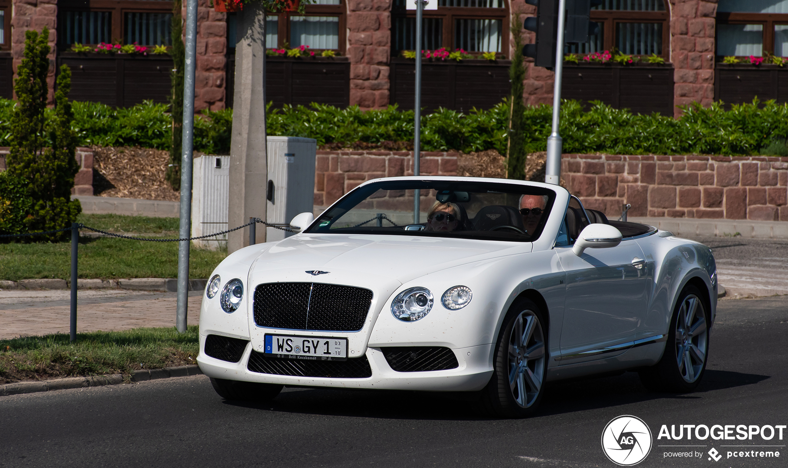 Bentley Continental GTC V8