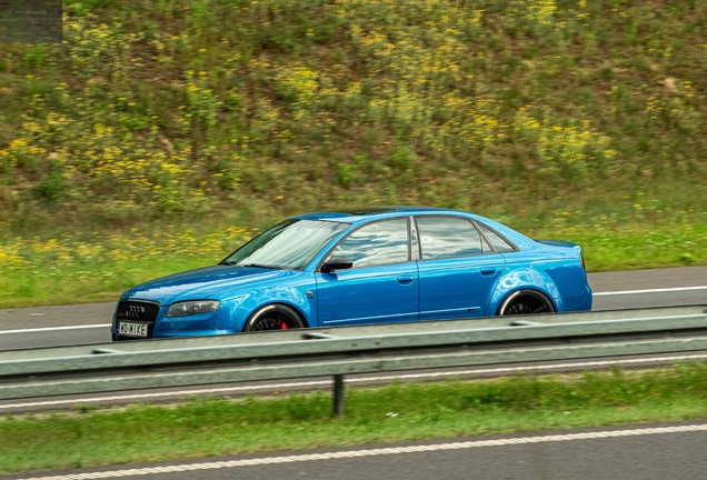 Audi RS4 Sedan