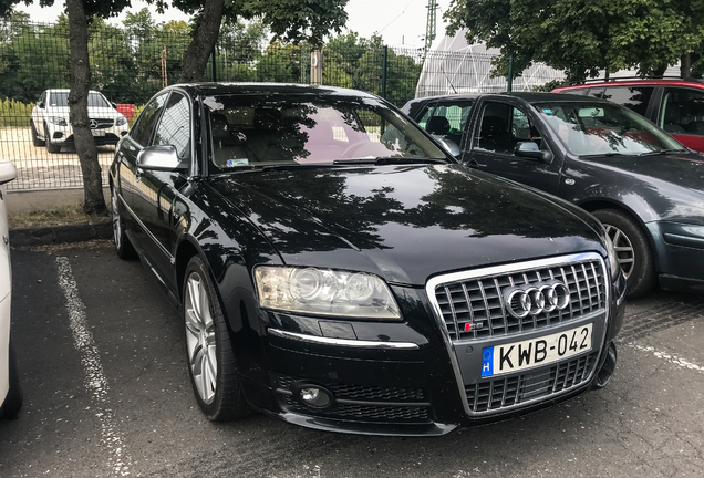 Audi S8 D3